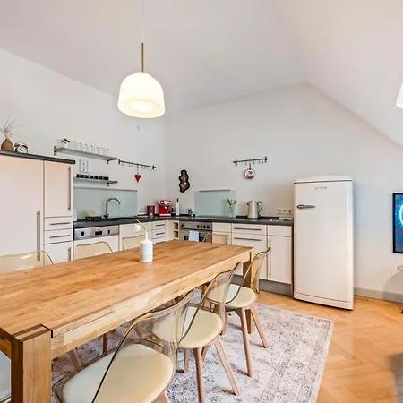 Lubunest L Familien Und Gruppen, Zentral, Altbau * Людвигсбург